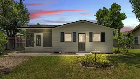 5835 8th St, Zephyrhills, FL 33542