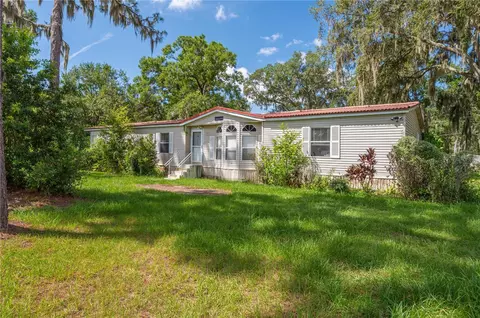 6221 Pinewood Village Cir W, Lakeland, FL 33811