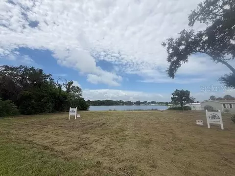 3131 Spirit Lake Rd, Winter Haven, FL 33880
