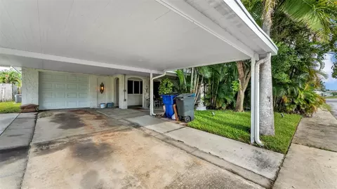 2015 Essex Dr, Holiday, FL 34691
