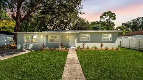 562 Lake Bonny Dr E, Lakeland, FL 33801
