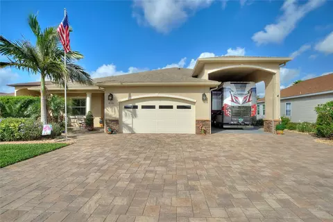 416 Motorcoach Dr S, Polk City, FL 33868