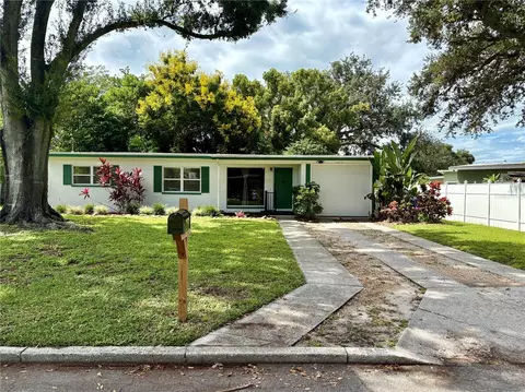 1613 Crystal Ct E, Lakeland, FL 33801