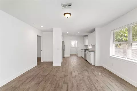 Living - 1030 E Summerlin St, Bartow, FL 33830 photo 3 of 3
