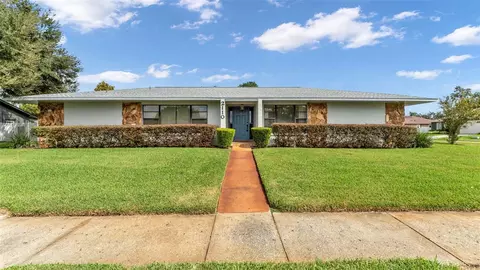 2110 E Timberlane Dr, Plant City, FL 33563