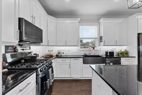 Kitchen - 1790 E Georgia St, Bartow, FL 33830 photo 2 of 5