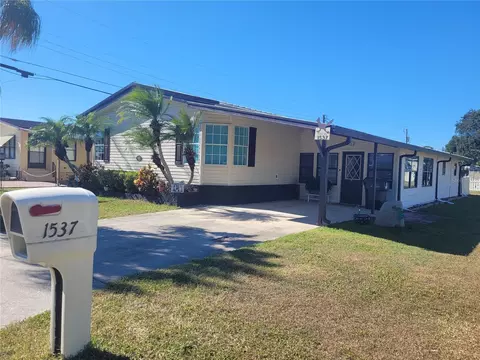 1537 Blue Lake Dr, Lakeland, FL 33801