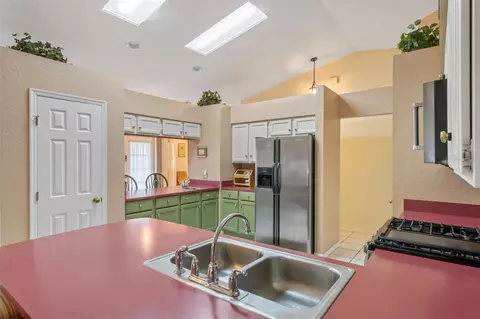 Kitchen - 511 Marcia Loop, Winter Haven, FL 33884 photo 2 of 4
