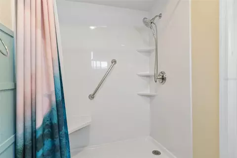 Bath - 511 Marcia Loop, Winter Haven, FL 33884 photo 2 of 5