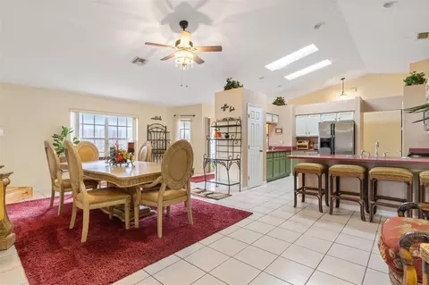 Dining - 511 Marcia Loop, Winter Haven, FL 33884 photo 2 of 4
