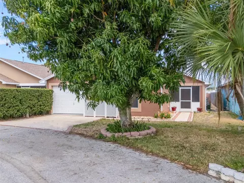 Exterior - 511 Marcia Loop, Winter Haven, FL 33884 photo 4 of 6