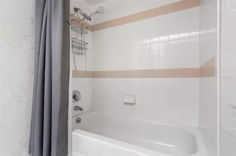 Bath - 511 Marcia Loop, Winter Haven, FL 33884 photo 4 of 5