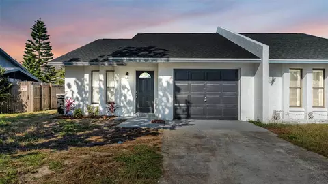 260 Village Crest Ct, Lakeland, FL 33809