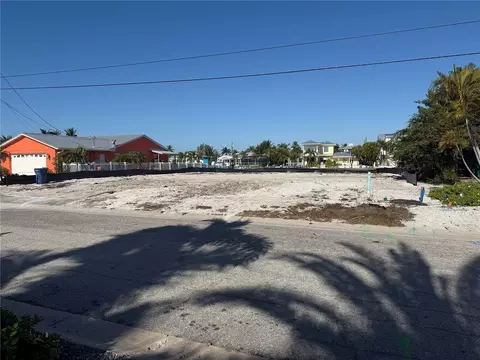 526 67th St, Holmes Beach, FL 34217