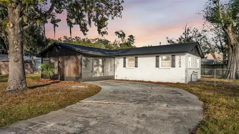 1204 N Nancy Ter, Plant City, FL 33563
