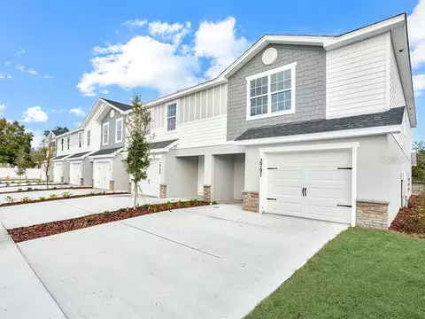 2801 Idyll Lakes Cir, Plant City, FL 33566
