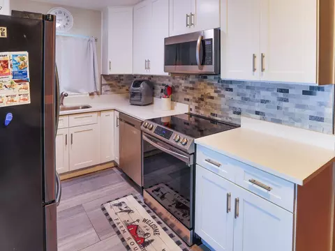 Kitchen - 2140 E Main St, Bartow, FL 33830 photo 3 of 3