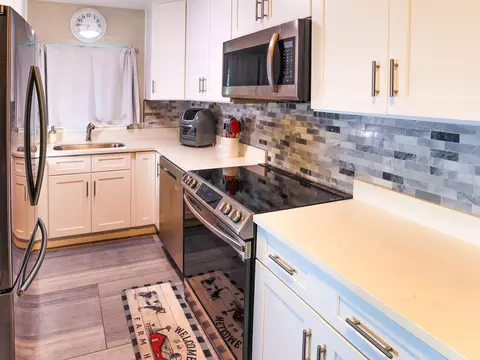 Kitchen - 2140 E Main St, Bartow, FL 33830 photo 1 of 3