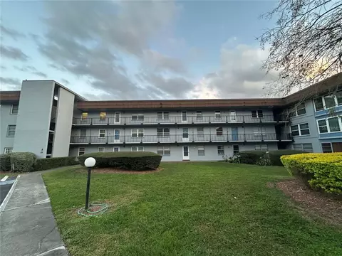 333 Lake Howard Dr NW #202A, Winter Haven, FL 33880