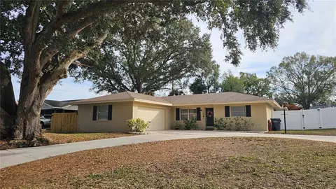 137 Whittier Ln, Winter Haven, FL 33884