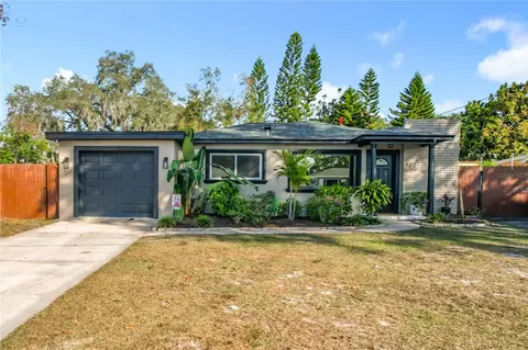 102 NE 9th St, Mulberry, FL 33860