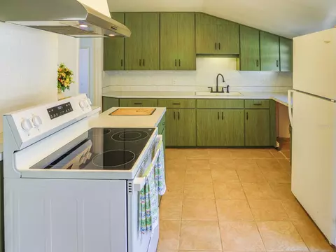 Kitchen - 610 Lyle Pkwy, Bartow, FL 33830 photo 1 of 5