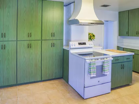 Kitchen - 610 Lyle Pkwy, Bartow, FL 33830 photo 3 of 5
