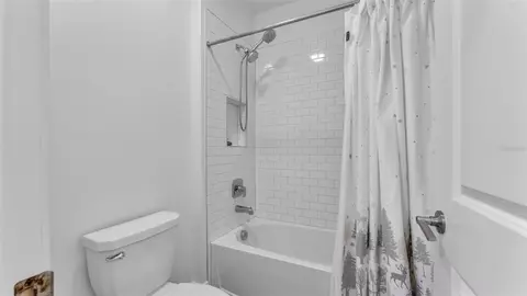 Bath - 12897 Bergstrom Bay Dr, Riverview, FL 33579 photo 7 of 10