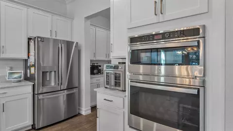 Kitchen - 12897 Bergstrom Bay Dr, Riverview, FL 33579 photo 2 of 9
