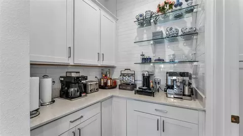 Kitchen - 12897 Bergstrom Bay Dr, Riverview, FL 33579 photo 7 of 9