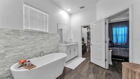 Bath - 12897 Bergstrom Bay Dr, Riverview, FL 33579 photo 4 of 10