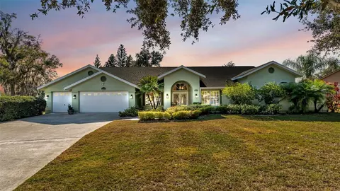 2711 S Fairway Dr, Plant City, FL 33566