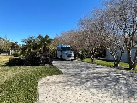 427 Travelers Dr, Polk City, FL 33868