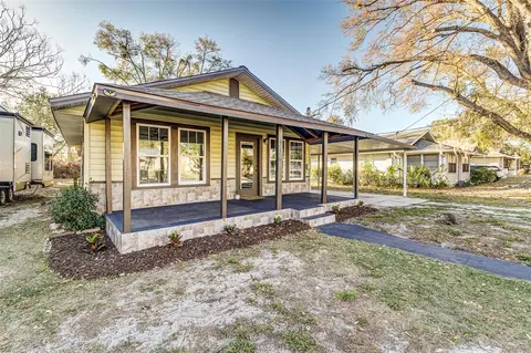 516 Walnut St, Auburndale, FL 33823
