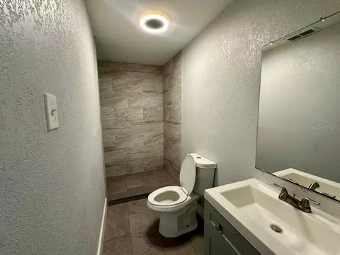 Bath - 1550 E Bay St, Bartow, FL 33830 photo 2 of 3