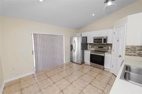 Kitchen - 10534 Opus Dr, Riverview, FL 33579 photo 4 of 4