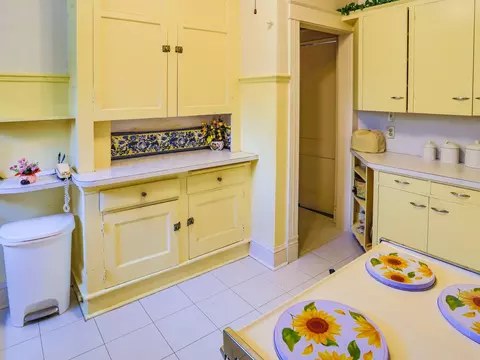 Kitchen - 1095 S Broadway Ave, Bartow, FL 33830 photo 2 of 3
