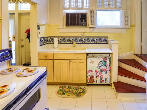 Kitchen - 1095 S Broadway Ave, Bartow, FL 33830 photo 3 of 3