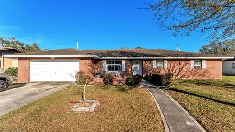 5717 Lake Grove Dr, Lakeland, FL 33809