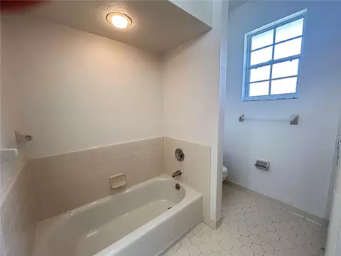 Bath - 29 Enclave Dr, Winter Haven, FL 33884 photo 2 of 4