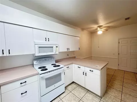 Kitchen - 29 Enclave Dr, Winter Haven, FL 33884 photo 2 of 4