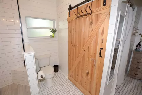 Bath - 705 E Church St, Bartow, FL 33830 photo 6 of 9