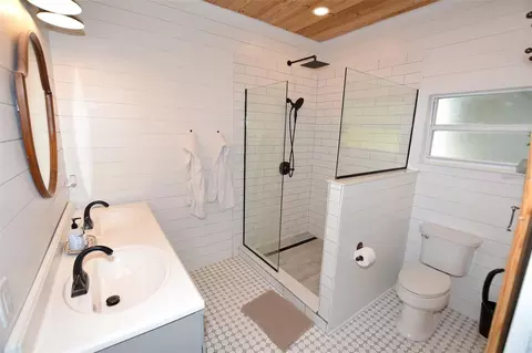 Bath - 705 E Church St, Bartow, FL 33830 photo 3 of 9