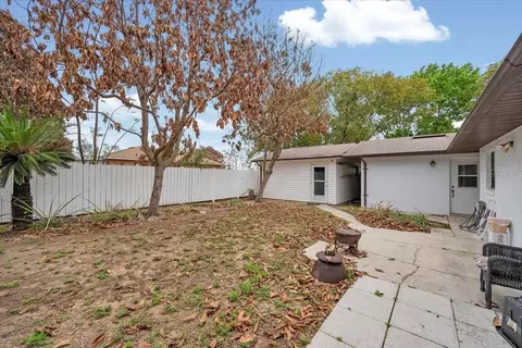 Exterior - 711 E Frederick Ave, Dundee, FL 33838 photo 6 of 10