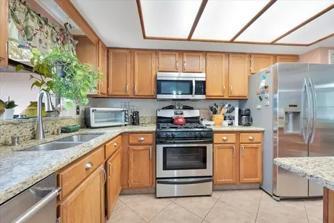 Kitchen - 711 E Frederick Ave, Dundee, FL 33838 photo 2 of 6