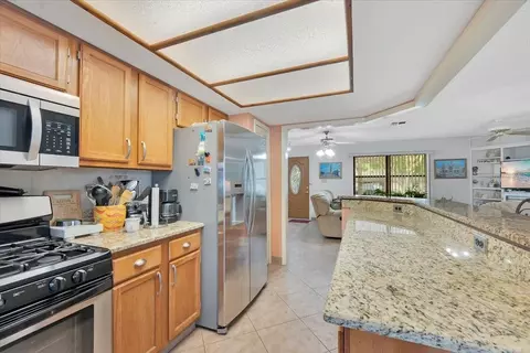 Kitchen - 711 E Frederick Ave, Dundee, FL 33838 photo 4 of 6