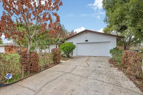 Exterior - 711 E Frederick Ave, Dundee, FL 33838 photo 1 of 10