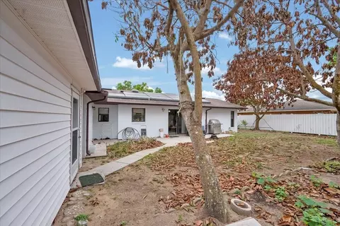 Exterior - 711 E Frederick Ave, Dundee, FL 33838 photo 4 of 10