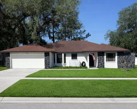 1413 Sandalwood Dr, Plant City, FL 33563