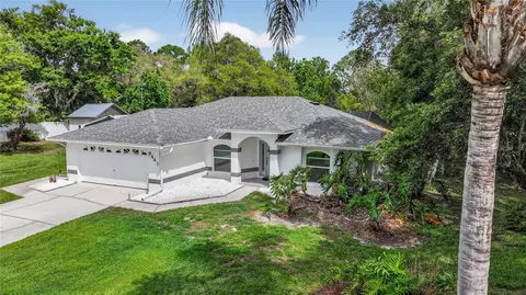 9441 Pinetree Dr, Lake Wales, FL 33898